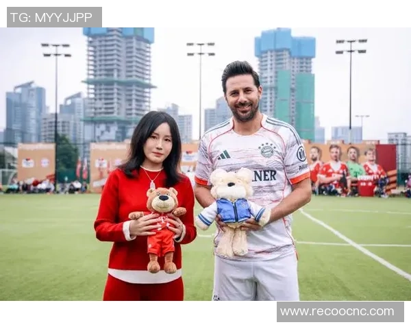 李静的足球人生:从绿茵场到心灵深处的对话与反思 李静的足球人生:从绿茵场到心灵深处的对话与反思